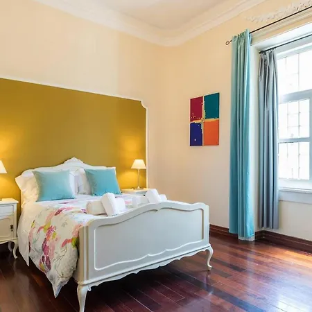 3 Bedroom, 2 Bathroom - Palma * Lisboa